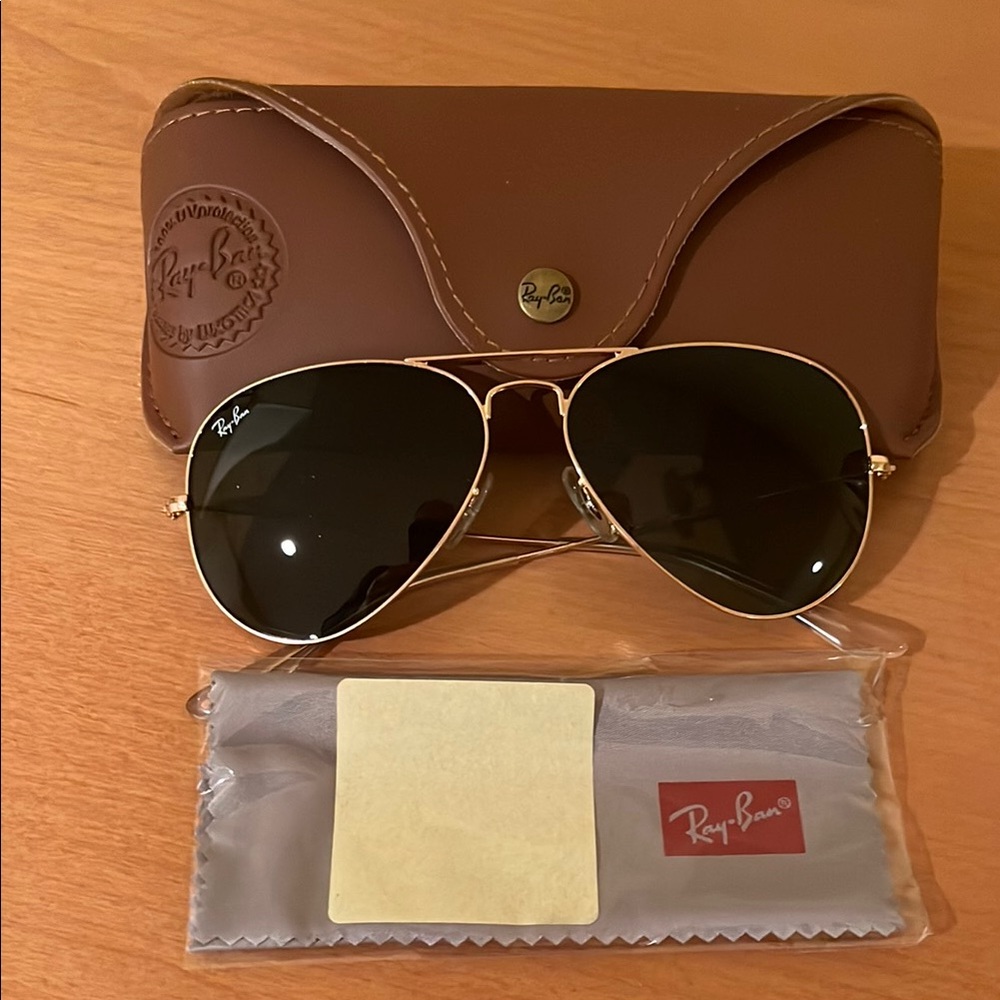 Ray-Ban Aviator Sunglasses with Case and cloth